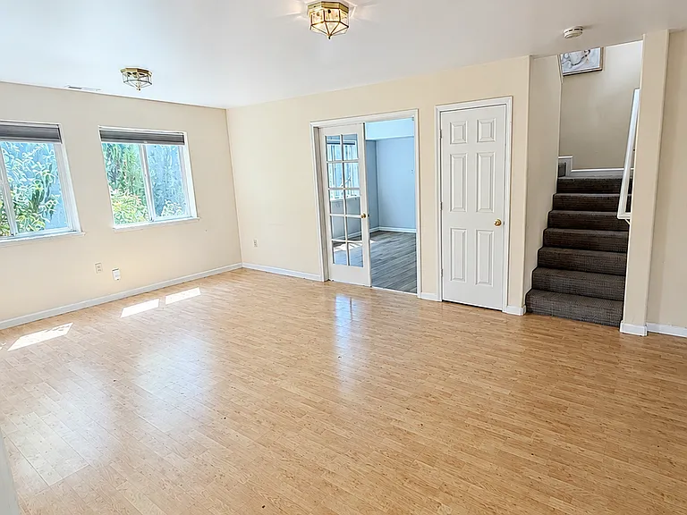 1330 Terrace Dr — Photo 2