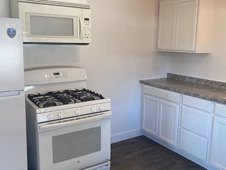 1645 Montana Ave — Photo 5