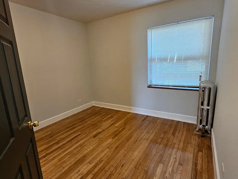 1421 W 78th St #3 — Photo 7