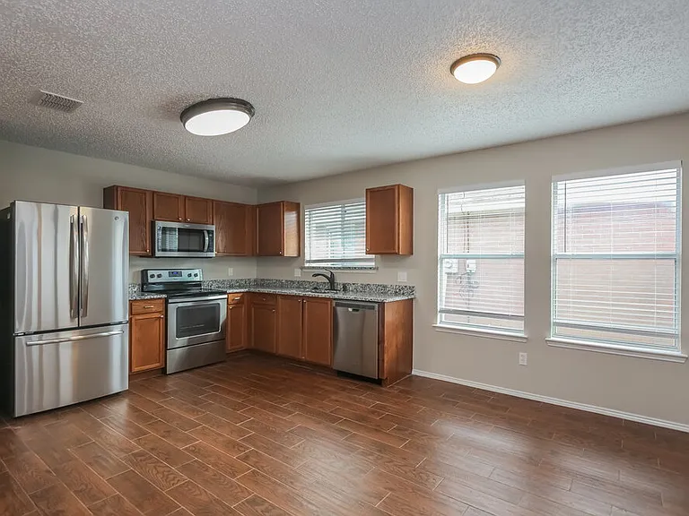 2813 McIntosh Ct — Photo 8