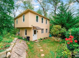 19 Skyland Ave, Wanaque, NJ 07465