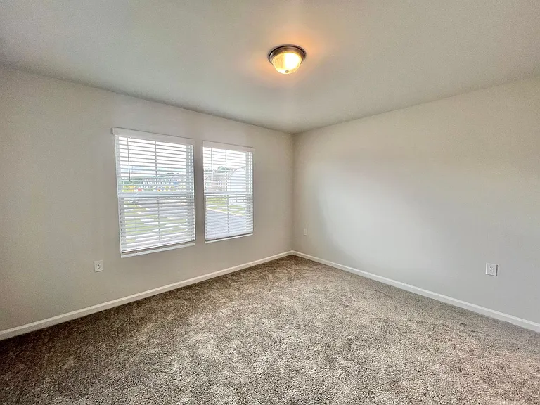 870 McKenzie Park Ter — Photo 14