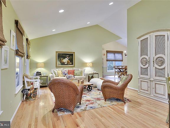 4th image of 1805 Cliffe Hill Way