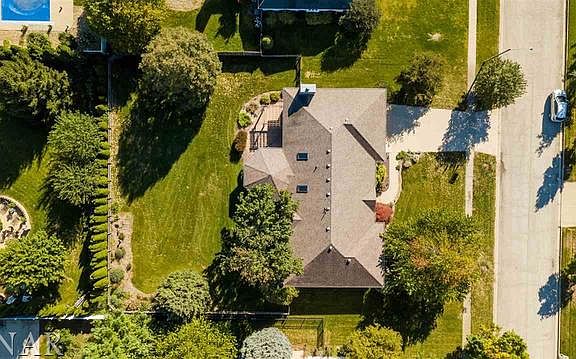 3rd image of 3004 Thornwood Ln