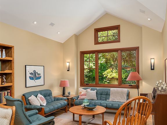 4th image of 3728 77th Avenue SE