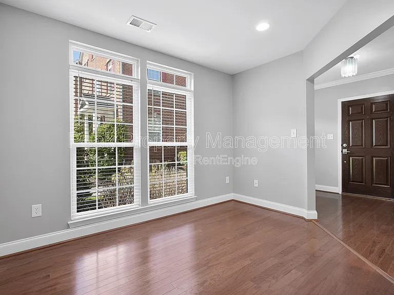 3823 Maher Mnr — Photo 7