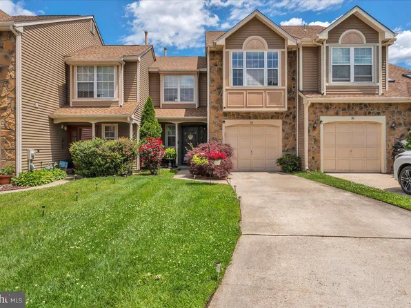 18 Kenton Pl, Mount Laurel, NJ 08054