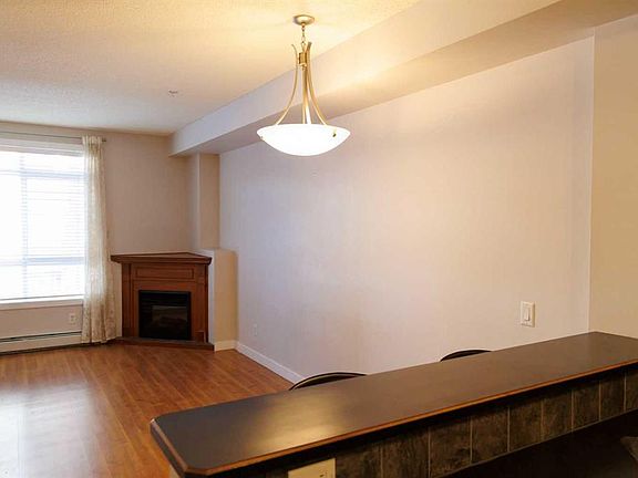 5th image of 323 N 18th Ave SW #206