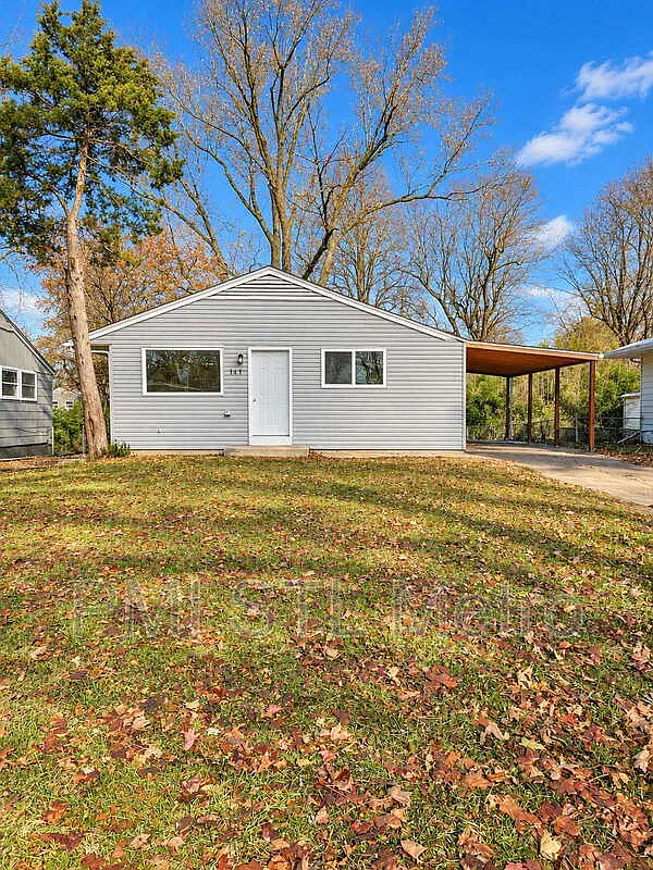 3 bed, 1.0 bath, 927 sqft, $1,400 — Photo 1