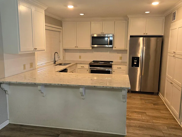 10061 Smitherman Dr — Photo 3