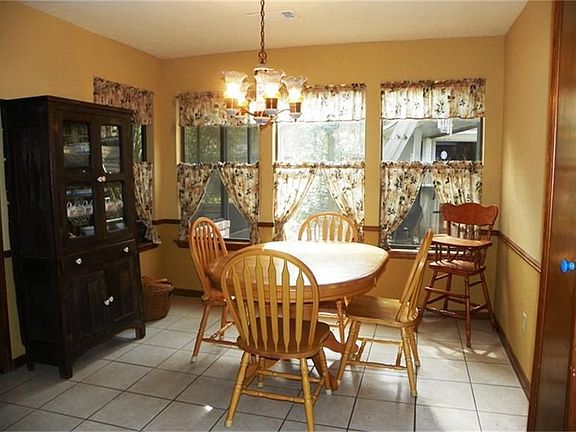 Breakfast Room w/Tile Floors.