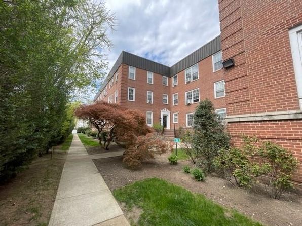 230 Central Ave #1C, Lawrence, NY 11559