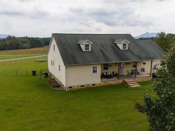 5035 McDaniel Rd, Pilot Mountain, NC 27041