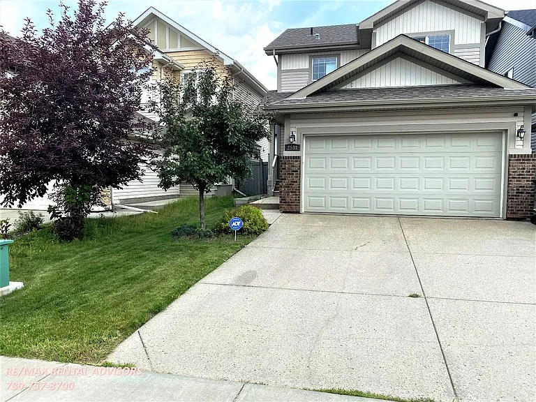 2531 Cole Cres SW — Photo 1