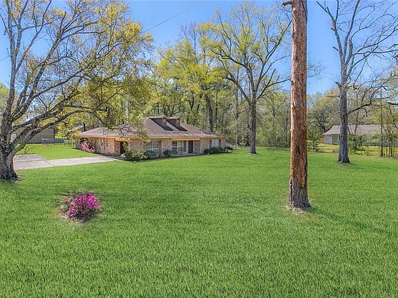 3rd image of 515 Hewitt Rd