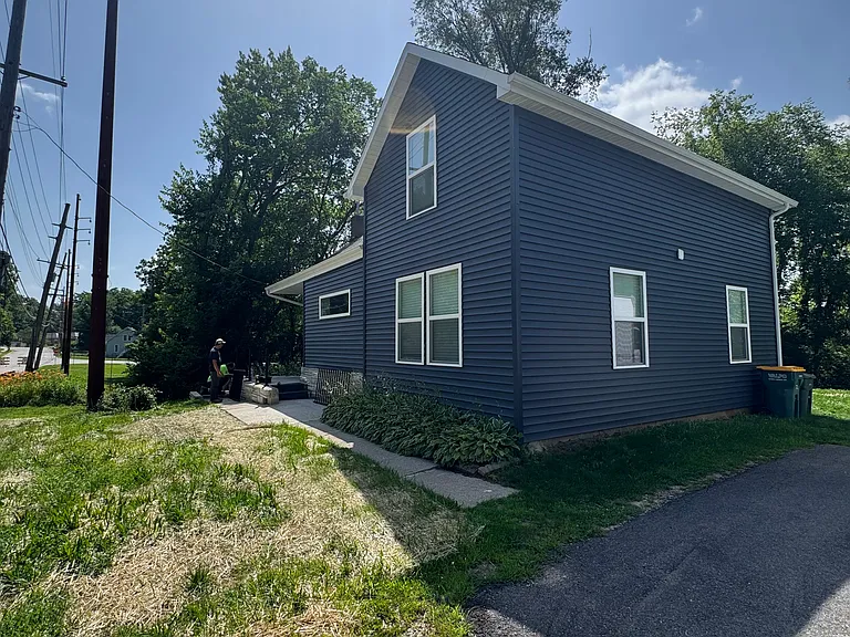 557 West St — Photo 38