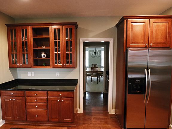 3rd image of 7101 Robertson Ct