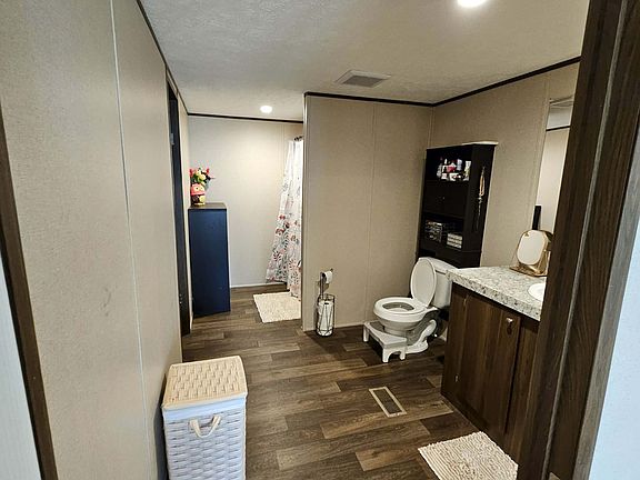 3rd image of 210 Pineland Ave #129