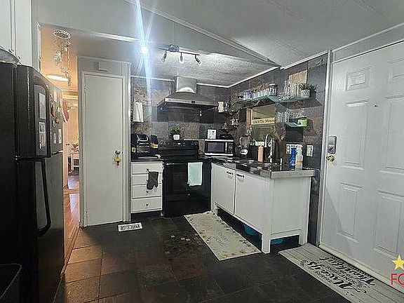 3rd image of 134 Pickering Dr