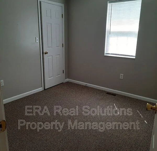 1060 N West St — Photo 3