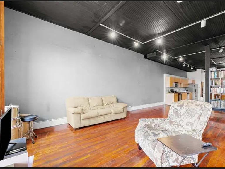 217 W Washington St — Photo 5