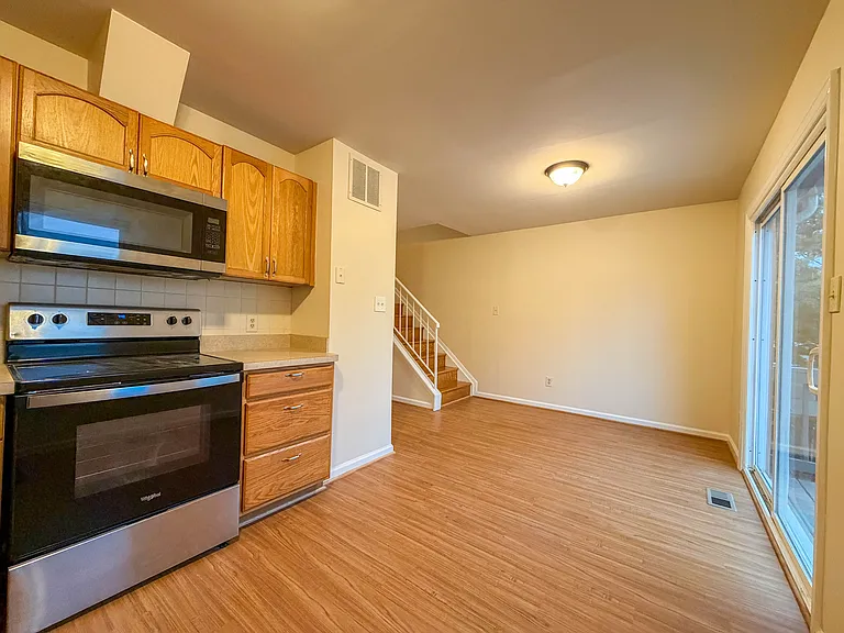 2407 Vineyard Ln — Photo 3