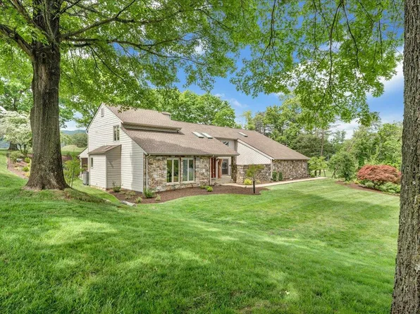 5319 McVitty Rd, Roanoke, VA 24018