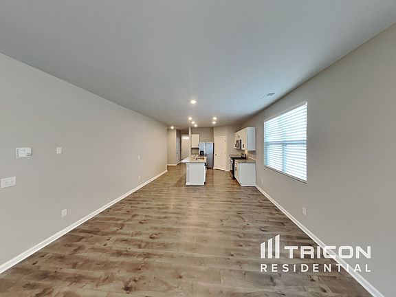 3rd image of 1181 Rosewood Dr