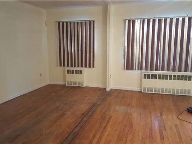 2nd image of 3667 Eastchester Rd