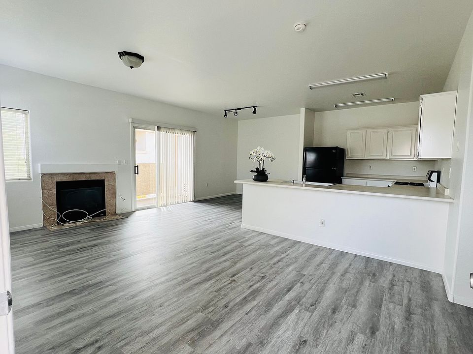 massive living room, dinning room and kitchen