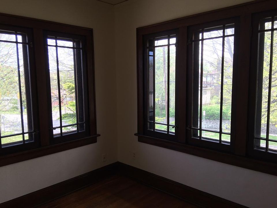 den/second bedroom
