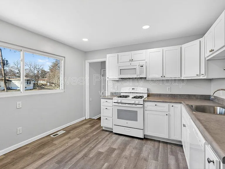 1540 Aspen Dr — Photo 3