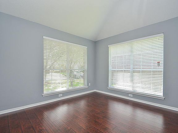 5th image of 2127 Village Dale Ave