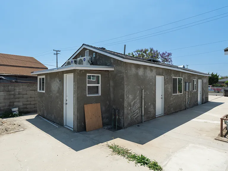 6858 Ira Ave — Photo 4