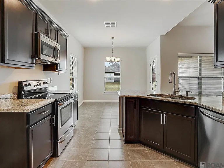 18322 Sunset Park Dr — Photo 3