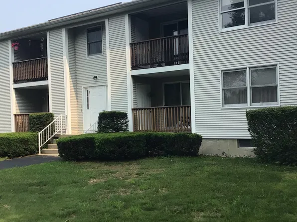 70 Briggs St APT D, Easthampton, MA 01027