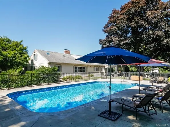14 Far Horizons Dr, Easton, CT 06612