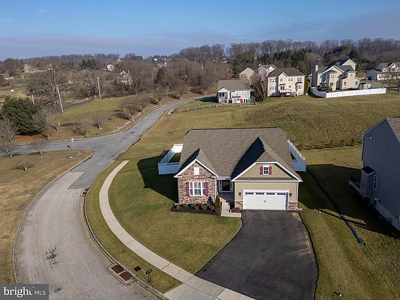 2nd image of 3 Pelham Dr