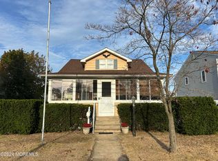 61 Green Grove Ave, Keyport, NJ 07735