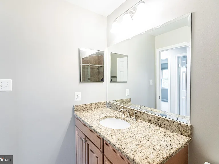5335 Lake Cove Ct — Photo 21