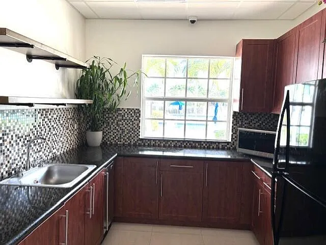 828 Vanda Ter — Photo 37