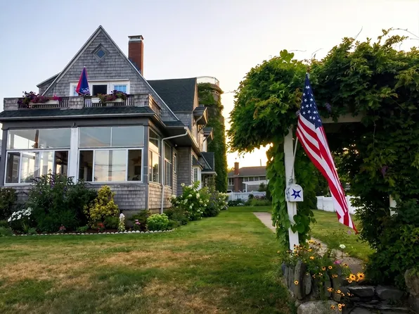11 Bluff Rd, Hull, MA 02045
