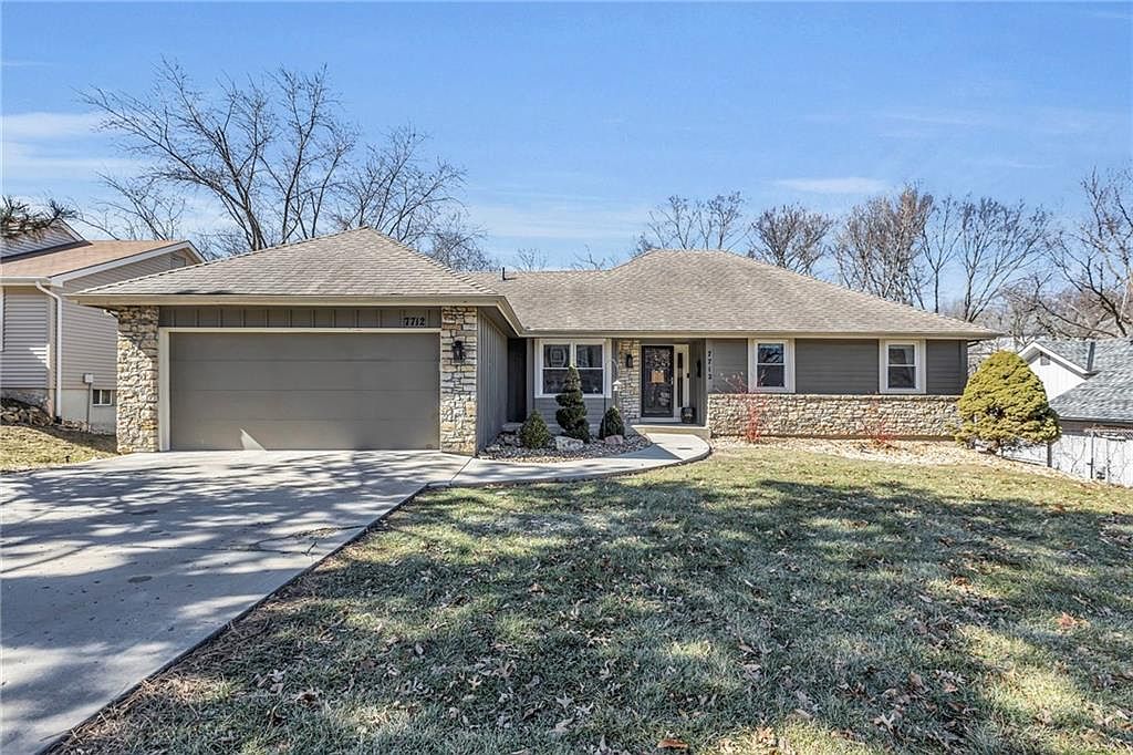 7712 Darnell St, Lenexa, KS 66216 | Zillow