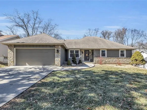 7712 Darnell St, Lenexa, KS 66216