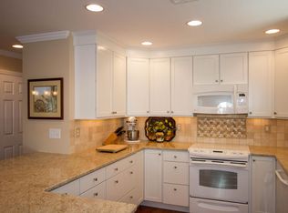 14 Middlebrook Ct, Red Bank, NJ 07701