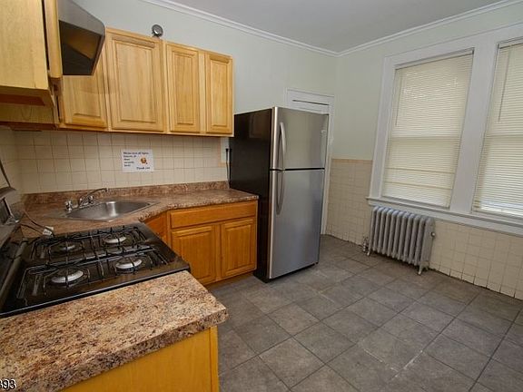 5th image of 488 Stuyvesant Ave