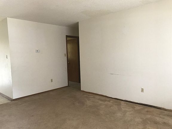 2nd image of 4605 NW Lincoln Ave