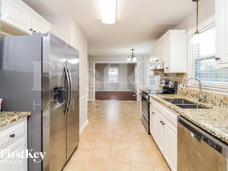 3005 Manchester Dr — Photo 8