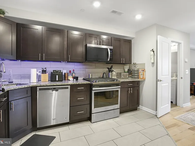 1431 Poplar St #D — Photo 2