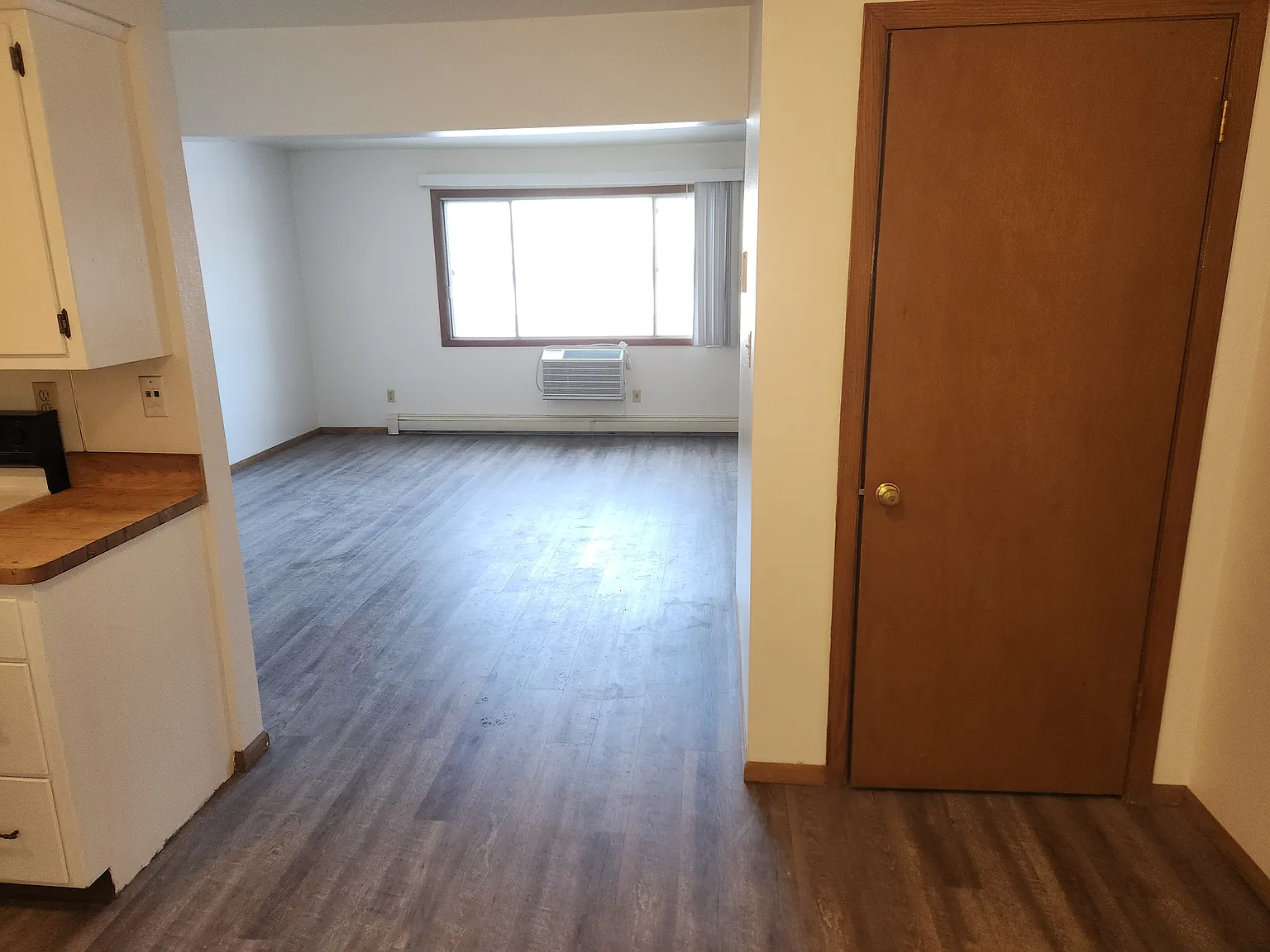 2 bed, 650 sqft, $1,200 — Photo 4